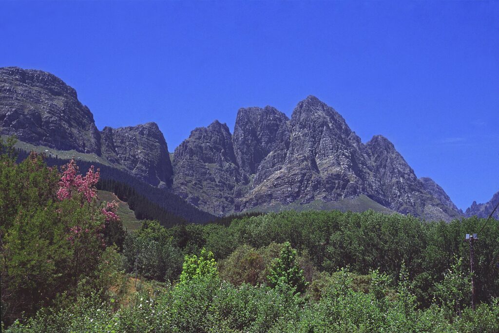 Die Twin Peaks über dem Jonkershoek-Tal bei Stellenbosch