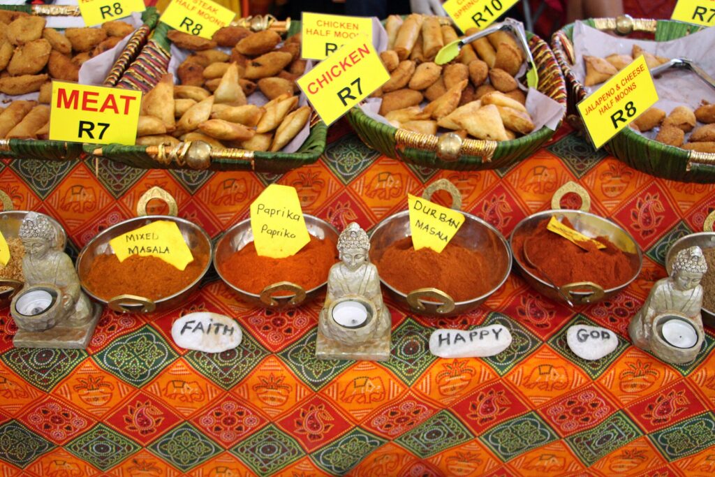 Marktstände auf einem Weingutsmarkt in den Kapweinlanden