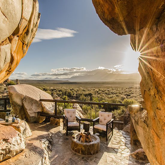 Der Blick aus einer Höhlensuite von Kagga Kamma in den Cederbergen
